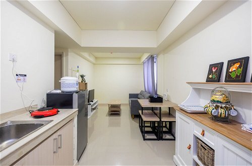 Photo 9 - Modern 2BR Room at Meikarta Apartment By Travelio