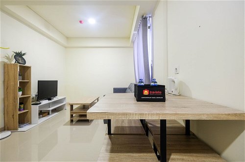 Photo 4 - Modern 2BR Room at Meikarta Apartment By Travelio