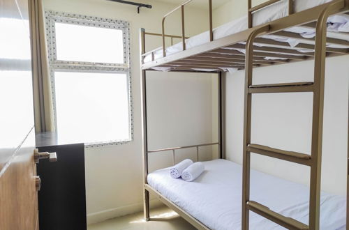 Foto 5 - Elegant 1BR Bunk Bed with Extra Queen Bed Vida View Apartment