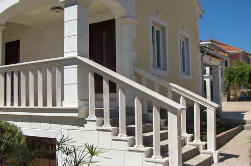 Photo 25 - Antique Apartment With Balcony