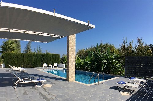 Foto 25 - Xenos Villa 1 With Private Swimming Pool, Near The Sea