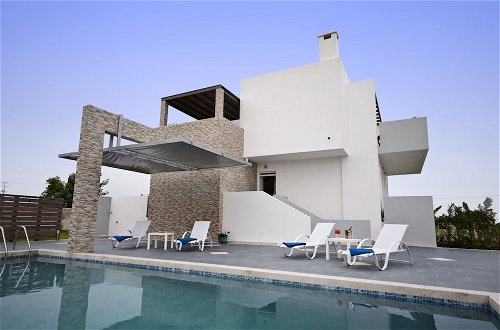 Foto 27 - Xenos Villa 1 With Private Swimming Pool, Near The Sea