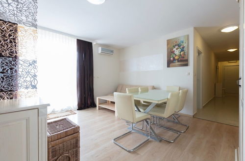 Photo 12 - Two Bedroom Apartment with Large Balcony