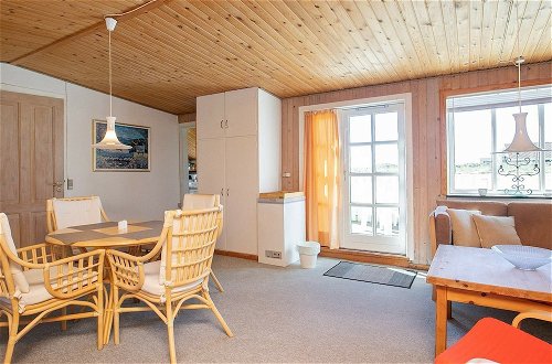 Foto 5 - 4 Person Holiday Home in Lokken