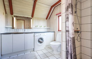 Photo 3 - 5 Person Holiday Home in Blavand