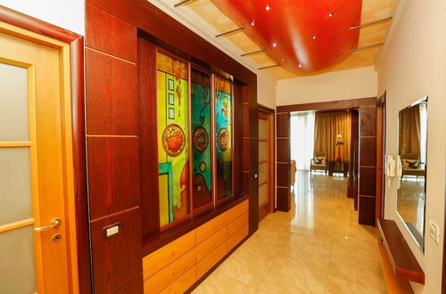 Photo 3 - Luxury European Trade Center Apartment