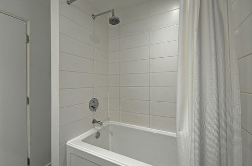 Photo 13 - Noel Suites-Gastown