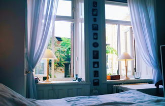 Foto 2 - Beautiful, Artistic, Heirloom Apartment