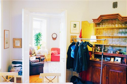Foto 12 - Beautiful, Artistic, Heirloom Apartment