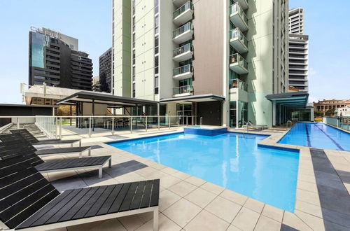 Photo 11 - 2BR Epic Views CBD 2 Cars Pool Wine Gym Netflix