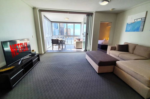 Photo 19 - 2BR Epic Views CBD 2 Cars Pool Wine Gym Netflix