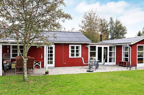 Foto 1 - 6 Person Holiday Home in Store Fuglede