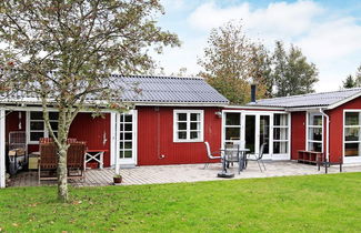 Foto 1 - 6 Person Holiday Home in Store Fuglede