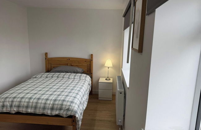 4 Bed Cottage in Surrey - Foto 3