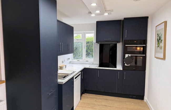 4 Bed Cottage in Surrey - Foto 7