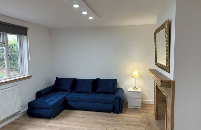 4 Bed Cottage in Surrey - Foto 1