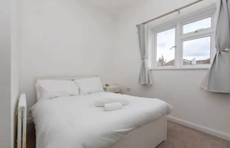 Photo 2 - Spacious 5 Bedroom Home in Camden