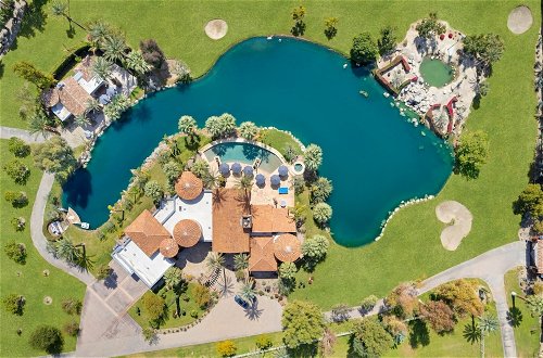 Photo 31 - Mirabella by Avantstay 10 Acre Estate w/ Prvt Lake, Golf Course & Pool
