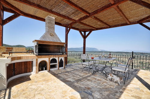 Foto 16 - Stunning 8-bed Villa in Marmaro With Amazing View