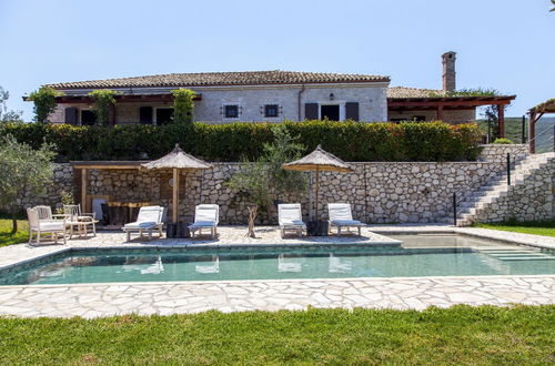 Foto 18 - Stunning 8-bed Villa in Marmaro With Amazing View