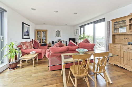Photo 9 - Superb Apartment With Terrace Near the River in Putney by Underthedoormat