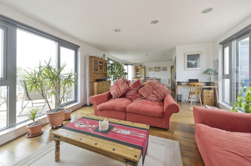 Photo 13 - Superb Apartment With Terrace Near the River in Putney by Underthedoormat