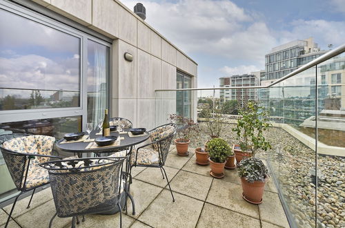 Foto 18 - Superb Apartment With Terrace Near the River in Putney by Underthedoormat