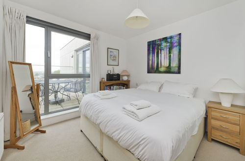 Photo 7 - Superb Apartment With Terrace Near the River in Putney by Underthedoormat