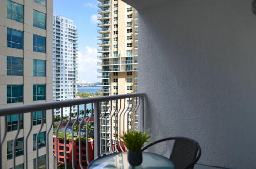 Foto 27 - Amazing Studio Apt BRICKELL With pool