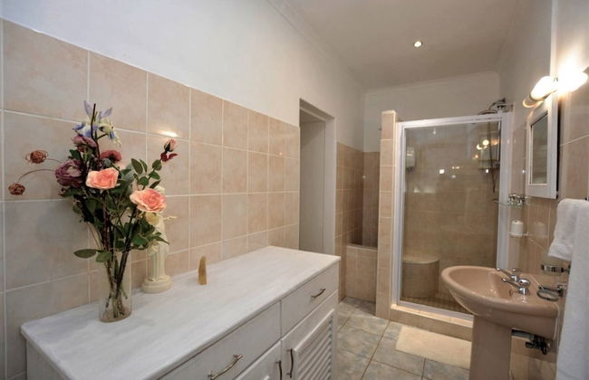 "room in B&B - Room for 6 - Amarachi Guesthouse in Swakopmund Namibia Near Beach and Malls!" - Foto 12