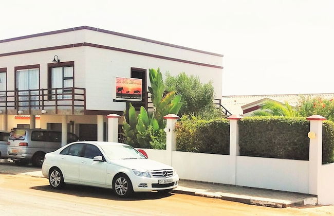 "room in B&B - Room for 6 - Amarachi Guesthouse in Swakopmund Namibia Near Beach and Malls!" - Foto 24