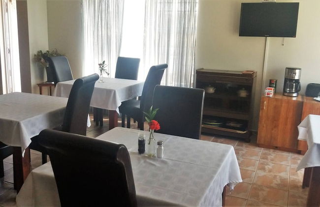 "room in B&B - Room for 6 - Amarachi Guesthouse in Swakopmund Namibia Near Beach and Malls!" - Foto 14