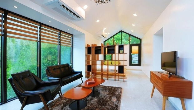 Lobby lounge