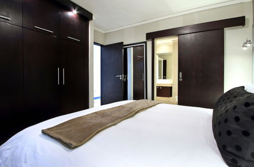 Photo 2 - ITC Hospitality Group One Bedrooms Icon Building