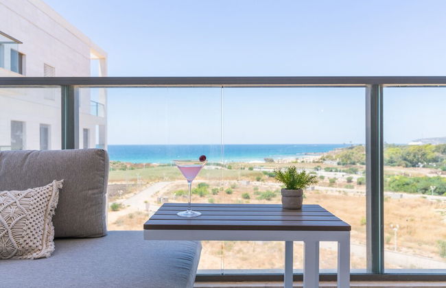 Stylish Seaside Escape with Balcony by Sea N' Rent - Foto 36