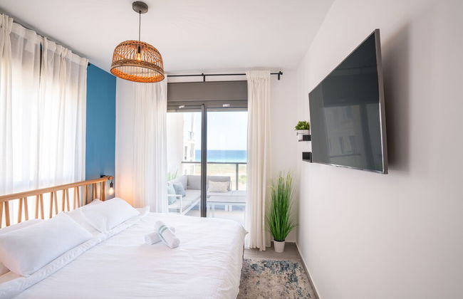 Stylish Seaside Escape with Balcony by Sea N' Rent - Foto 4