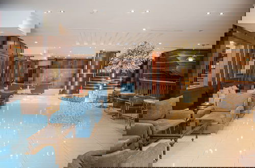 Photo 4 - Orans Suites 2