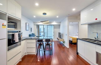 Photo 1 - Spacious 2 Bedroom CBD Apt