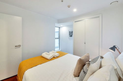 Photo 8 - Spacious 2 Bedroom CBD Apt