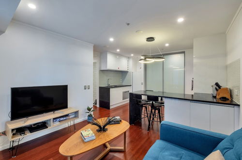 Photo 15 - Spacious 2 Bedroom CBD Apt