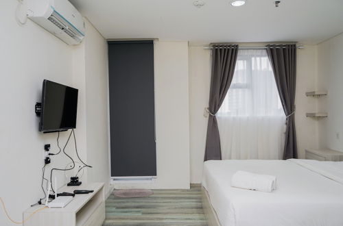 Photo 3 - Warm And Cozy Studio Bintaro Icon Apartment