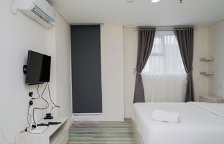 Photo 3 - Warm And Cozy Studio Bintaro Icon Apartment