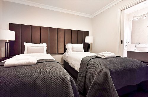 Photo 4 - The Beacon - 2 Bedroom Luxe Apartment
