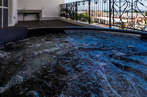 Foto 14 - Villa with Hot Tub & Terrace Okinawa IMS