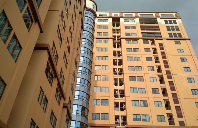 Spacious Studio Room at Grand Setiabudi Apartment - Foto 44