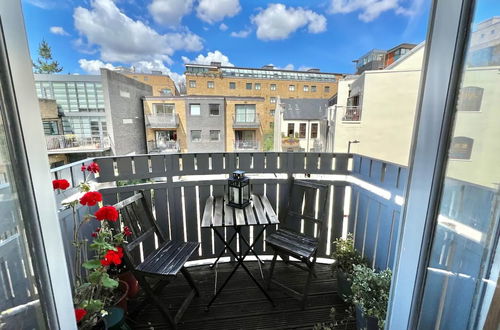 Photo 12 - Contemporary 2 Bedroom Apartment in Bermondsey