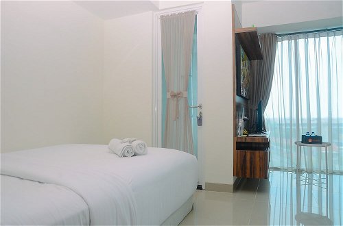 Foto 6 - Cozy and Simple Living 1BR Grand Kamala Lagoon Apartment