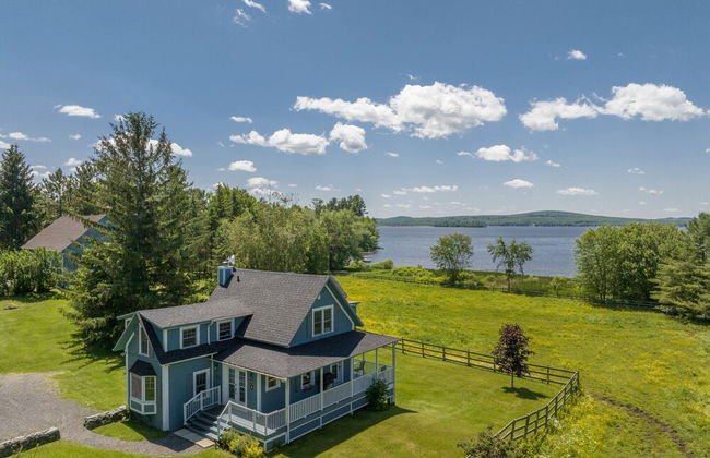 Lovely LacBrome 3 Bdrm Lakefront Cottage - Foto 17
