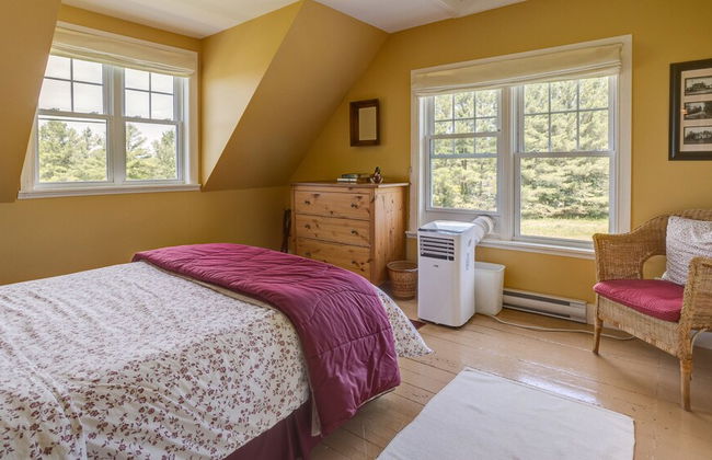 Lovely LacBrome 3 Bdrm Lakefront Cottage - Foto 2