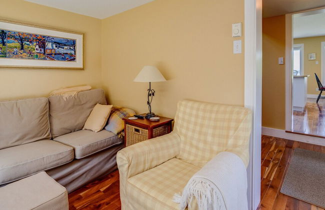 Lovely LacBrome 3 Bdrm Lakefront Cottage - Foto 9